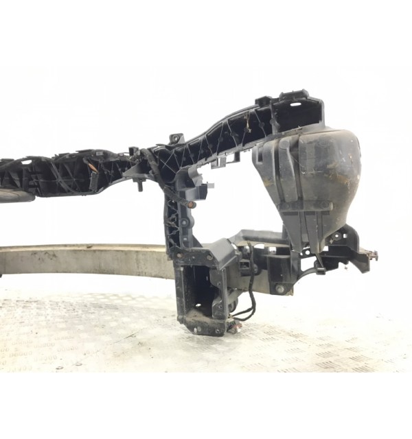 Панель передняя (телевизор) бу для Mercedes B W245 1.7 i,  2010 г.