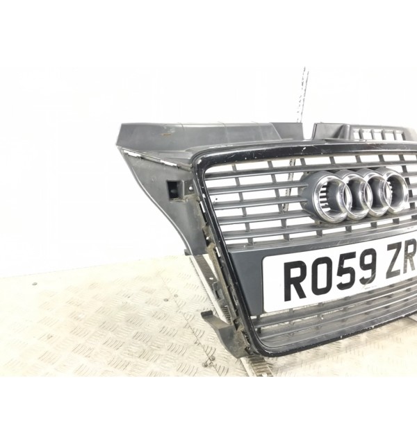 Решетка радиатора бу для Audi A3 8P 1.9 TDi,  2009 г.