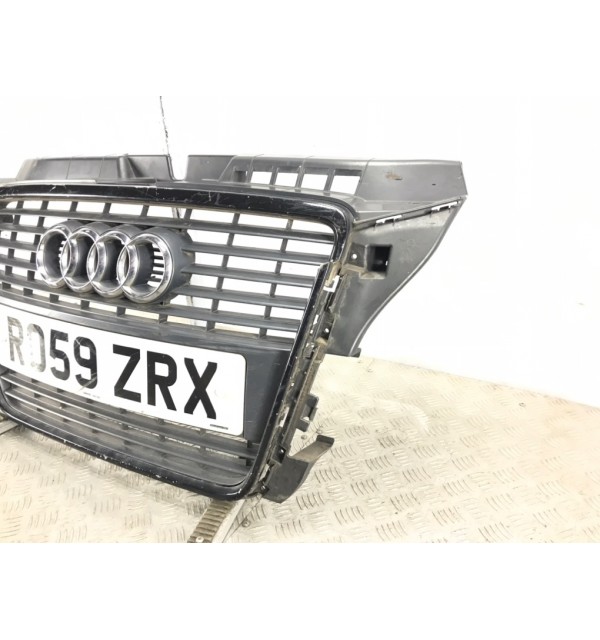 Решетка радиатора бу для Audi A3 8P 1.9 TDi,  2009 г.