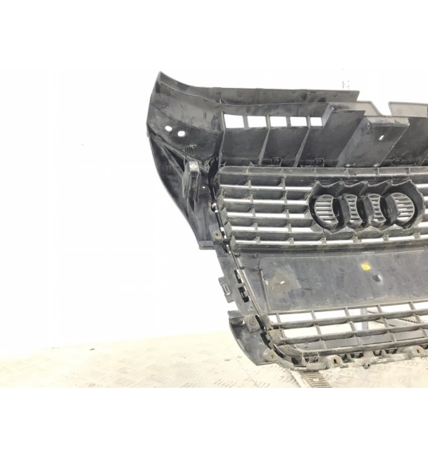 Решетка радиатора бу для Audi A3 8P 1.9 TDi,  2009 г.