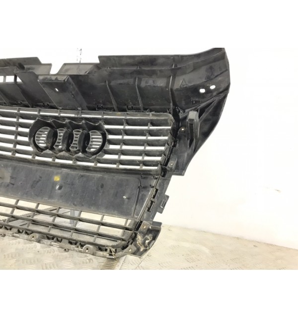 Решетка радиатора бу для Audi A3 8P 1.9 TDi,  2009 г.