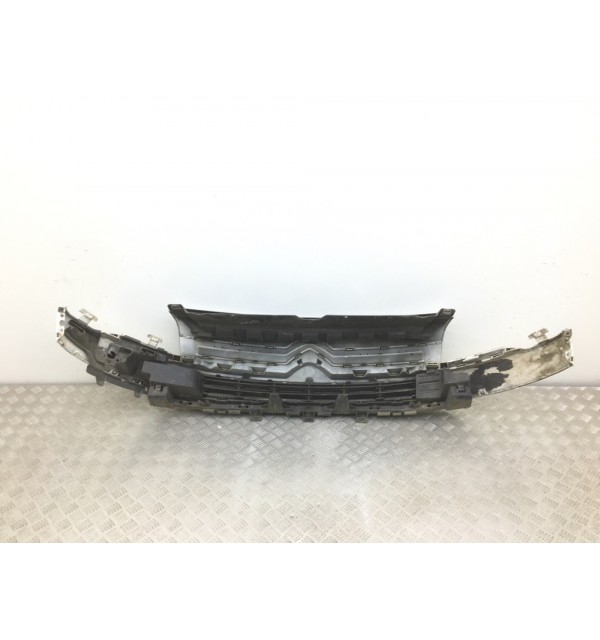 Решетка радиатора бу для Citroen Berlingo 2 1.6 HDi,  2013 г.