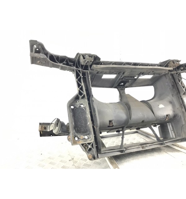 Панель передняя (телевизор) бу для BMW 1 E87/E81/E82/E88 2.0 TD,  2006 г.