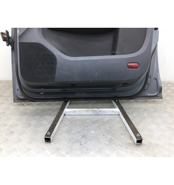 Дверь передняя правая бу для Volkswagen Touran  2.0 TDi,  2006 г.